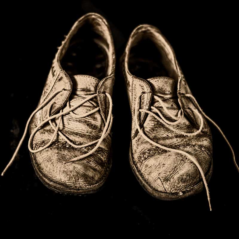 marian-van-der-kolk-conceptuele-fotografie-these-old-shoes-verzinhet-fotografie-markelo-etalageroute-2015-MVDK_20150127_0017
